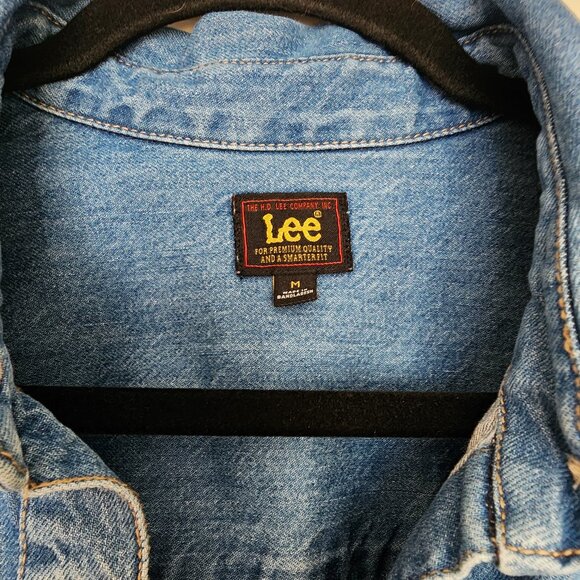 Lee Women's Long Sleeve Denim Dress Shirt Style Size M Light Blue - Picture 2 of 5